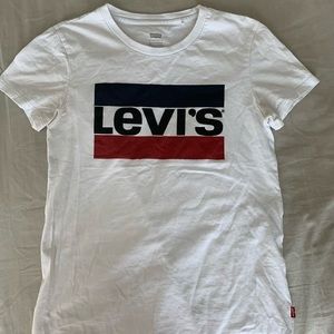 Levis logo tee